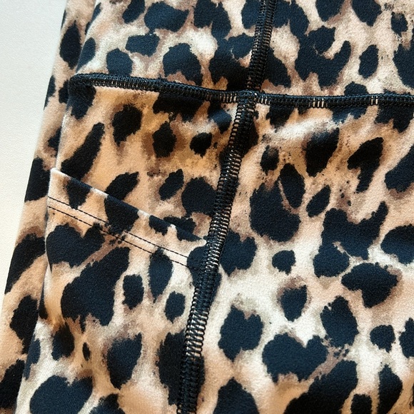 Victoria Secret - 4, animal print leggings, black/brown - Picture 4 of 5